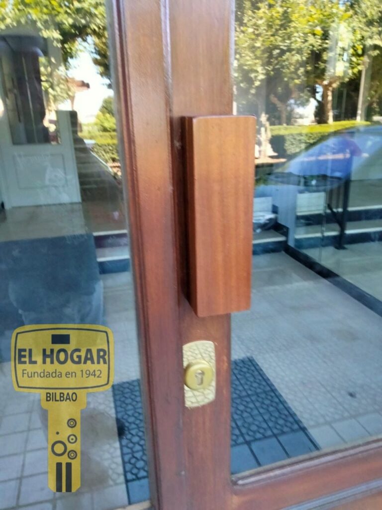 EL HOGAR Ferretería Cerrajería Bilbao 🔑 llaves, cerraduras, buzones, cajas  fuertes, mandos garaje, puertas acorazadas / Fundada en 1942